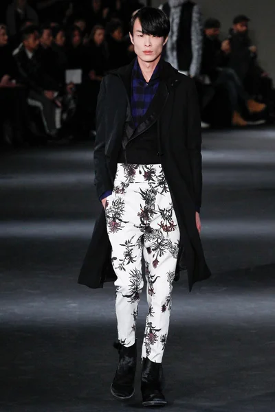 Look 10
